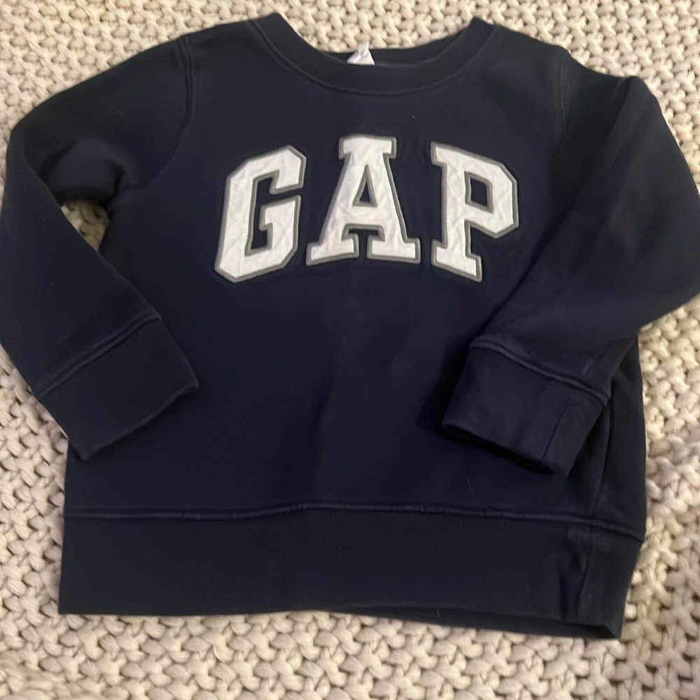 Gap kids boys navy sweatshirt size 3.
